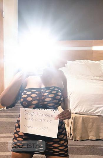 Mya   Moore, 25 Mixed female escort, Calgary