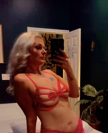 Aria, 27 Caucasian/White female escort, Calgary