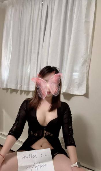 Emily403-560-3887, 24 Canadian Born Chinese female escort, Calgary
