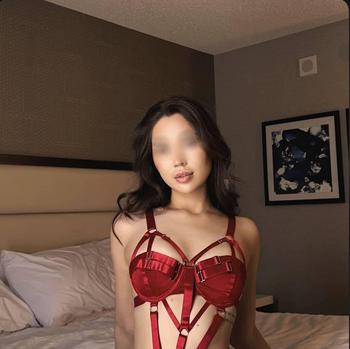 Maya, 23 Asian female escort, Calgary