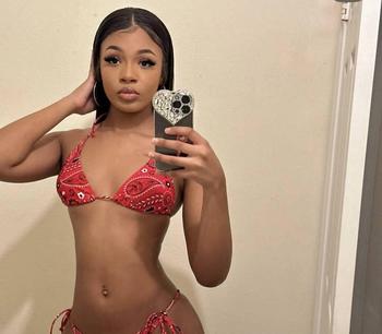 Mia, 21 Mixed female escort, Calgary