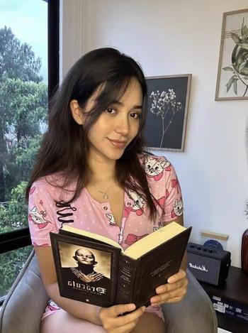 Jasmine, 24 Asian female escort, Calgary