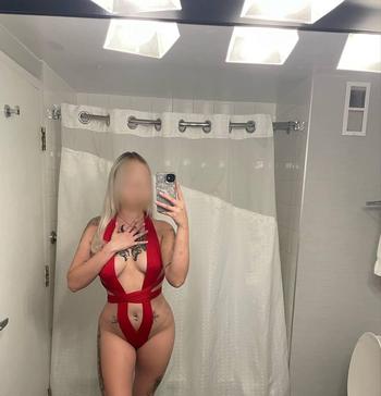 Scarlet rose, 23 Caucasian/White female escort, Calgary