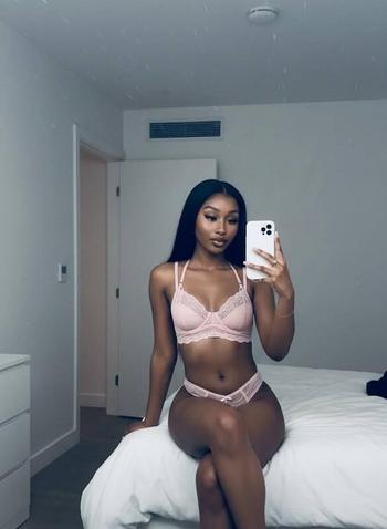 Blue, 20 Black female escort, Calgary