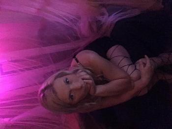 Karmzzz, 27 Caucasian female escort, Calgary